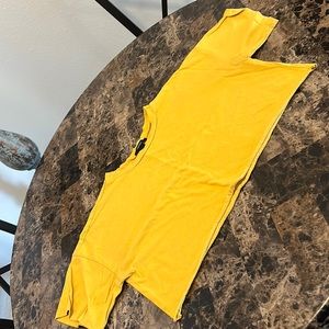 yellow crop top tee